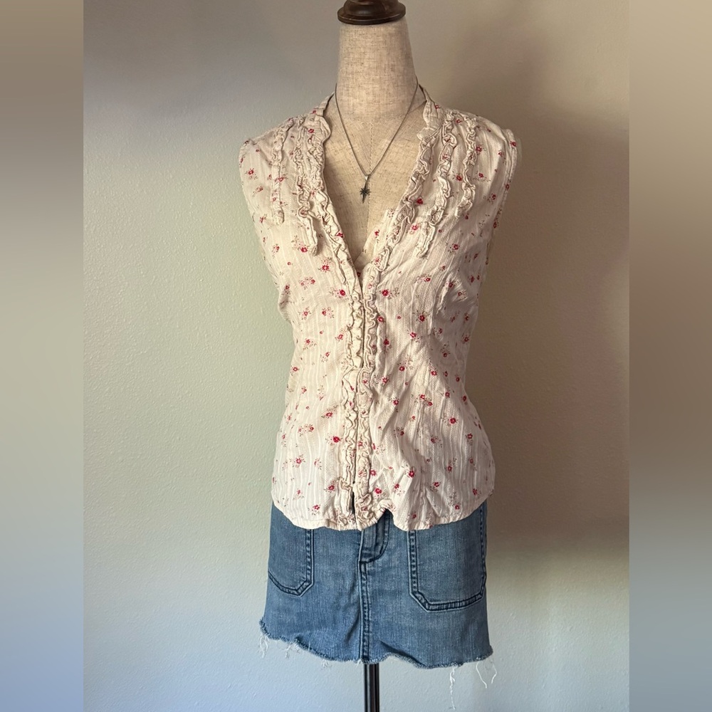 Faded Glory Cream and Red Floral Button-Down Top
